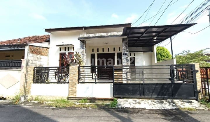 Rumah Bagus Bersih 1.5 Lantai Dekat Ums Di Gumpang