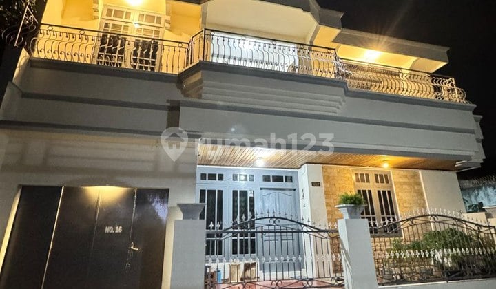 Rumah Bagus Kokoh 2 Lantai di Jebres Surakarta