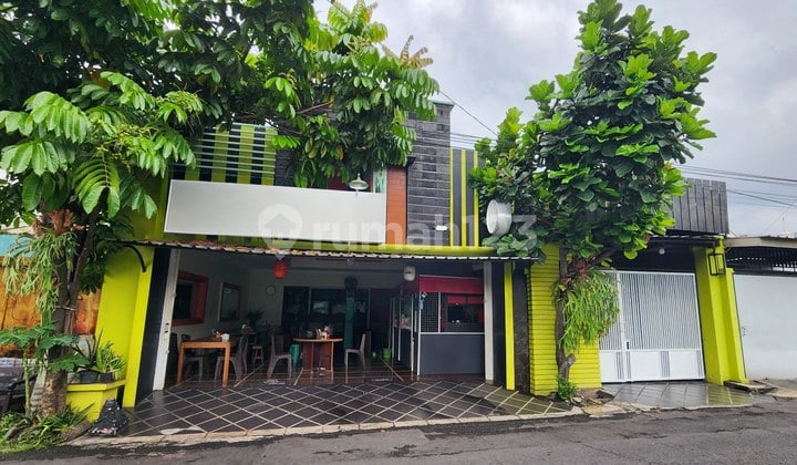 Rumah Induk, Kost Plus Tempat Usaha Strategis