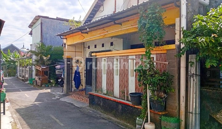 Rumah 2 Lantai Dekat Taman Jayawijaya Surakarta