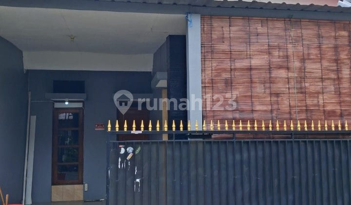 Rumah di Cluster Belakang De Colomadu Karanganyar