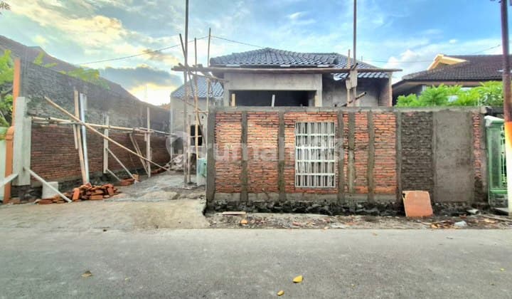 Rumah Solo Kota Proses Finishing Di Surakarta