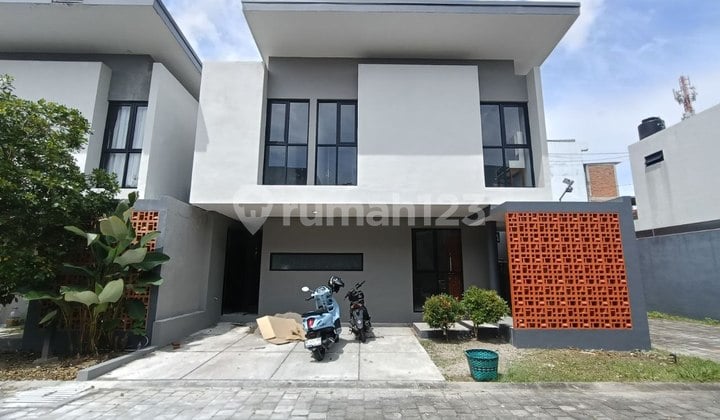 Rumah Mewah Furnish Baru di Cluster Elit