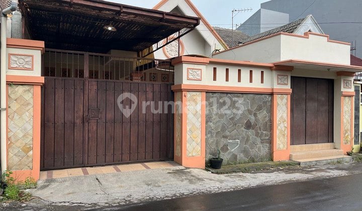 Rumah Strategis Dekat The Smart Mall