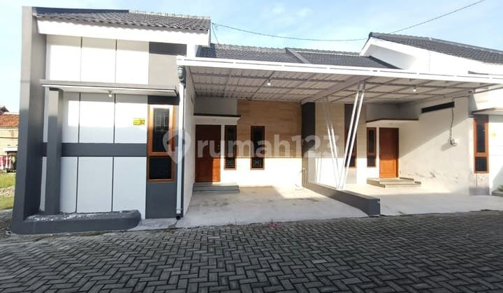 Rumah Pesan Bangun Cluster Dekat Jl Raya Mangesty
