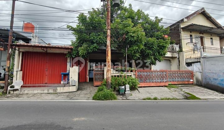 Spacious House by the Main Road Near Uns Surakarta