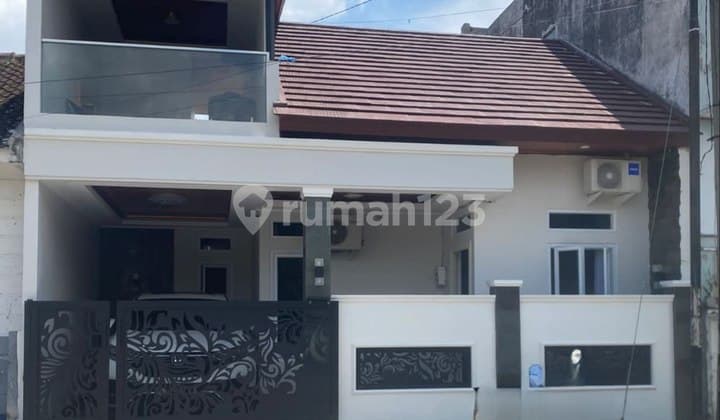 Rumah Cantik 1.5 Lantai Semi Furnish Lingkungan Perumahan
