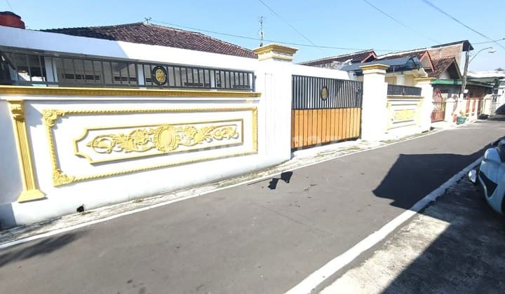 Rumah Luas Koko Dekat Ke Uns Di Dagen Jaten