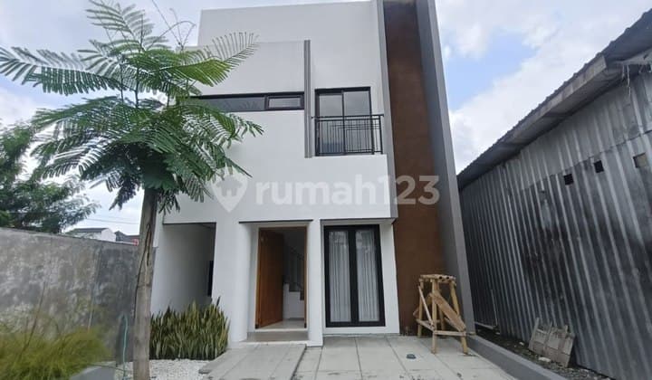 Rumah Redi Gres di Cluster Mewah Dekat Ums Semi Furnish