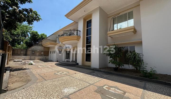 Disewakan Rumah Hook Komersial di Jl Cokroaminoto Jl Teuku Umat Surabaya