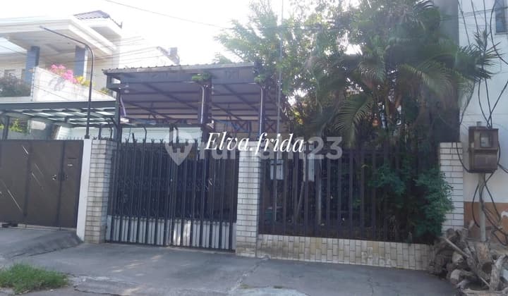 Dijual Rumah 2 Lantai di Jl Dr Cipto Surabaya Pusat