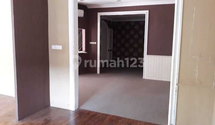 Office House for Sale on Cisadane Street, Central Surabaya.