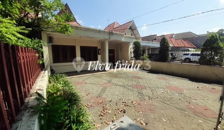 Dijual Rumah untuk Usaha di Jl Mh Thamrin Surabaya Pusat
