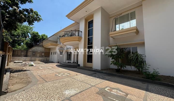 Disewakan Rumah Hook Komersial di Jl Cokroaminoto Jl Teuku Umat Surabaya