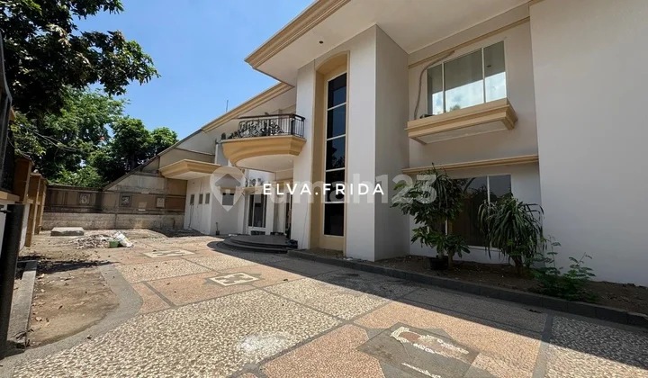 Disewakan Rumah Hook Komersial di Jl Cokroaminoto Jl Teuku Umat Surabaya