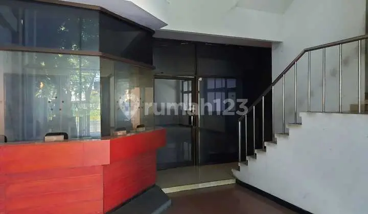 Cheap Sale 3-Story Building on West Perak Street, Surabaya