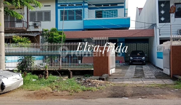 Dijual Cepat Rumah Hook Strategis di Jl Comal Surabaya Pusat
