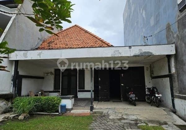 Strategic House for Sale on Jl Trunojoyo, Central Surabaya