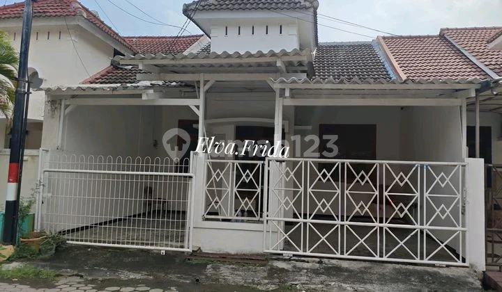 For Sale, Ready-to-Occupy House in Taman Pondok Indah Surabaya For Sale, Ready-to-Occupy House in Taman Pondok Indah Surabaya
