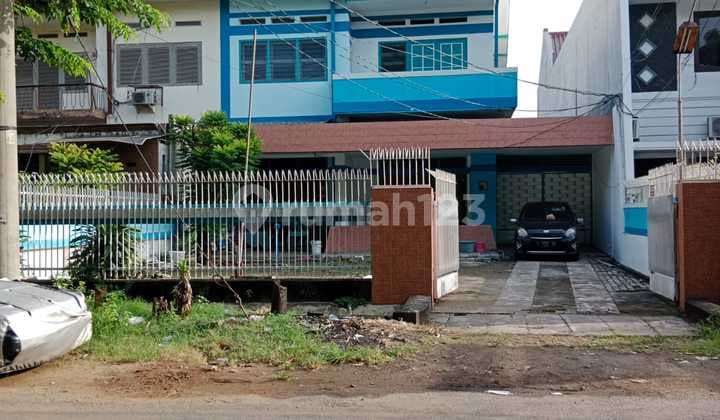 Dijual Cepat Rumah Hook Strategis di Jl Comal Surabaya Pusat