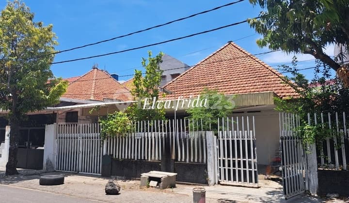 Dijual Rumah Hitung Tanah di Jl Cipunegara Surabaya Pusat