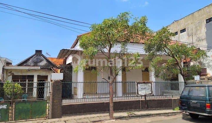 ORIGINAL HOUSE FOR SALE ON KAPASARI MAIN ROAD, SURABAYA