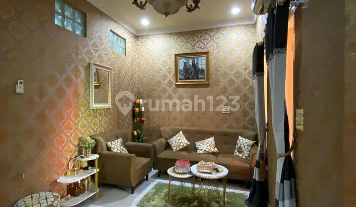 Di jual rumah cantik di Pangeran Jayakarta, Jakarta Pusat. Bisa teruskan usaha owner.