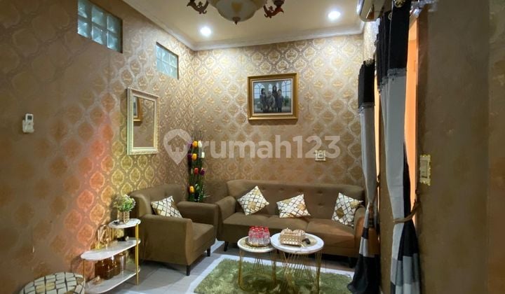 Di jual rumah cantik di Pangeran Jayakarta, Jakarta Pusat. Akses mobil.