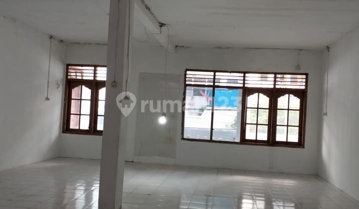 Selling a house in East Pademangan, 11m wide, suitable for convection, warehouse, office, etc.