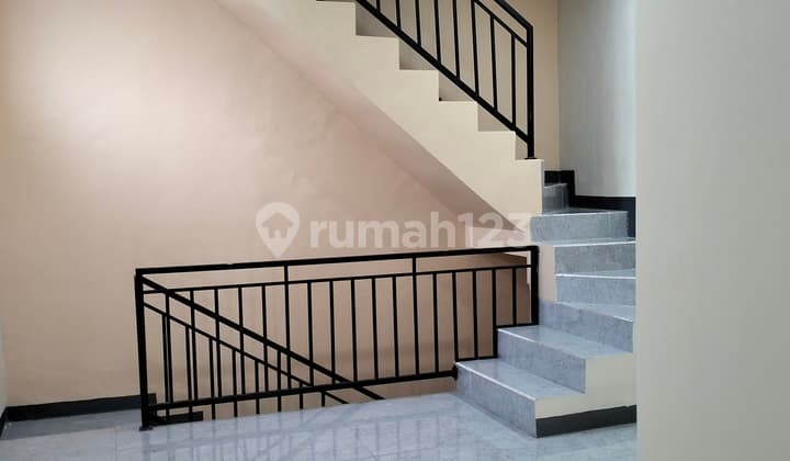 Dijual Rumah Baru di Sunter Agung Ancol Selatan Model Ruko bisa Cocok untuk Salon Dagang Maupun untuk Tinggal.