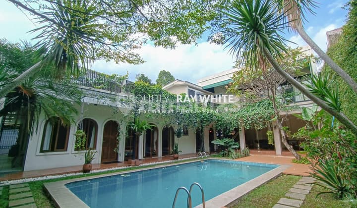 Rumah Mediterranean Favorit Expat & Foreigner di Cilandak