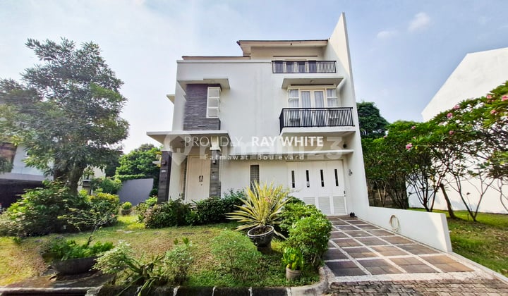 Rumah Bagus Siap Huni Posisi Hook Lokasi Strategi di Lebak Bulus