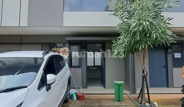 Disewakan Rumah 2 Lantai 3 Kamar Tidur Lokasi di Park Serpong Lokasi Strategis Hanya 10 Menit ke Gading Serpong Bsd dan Tol Legok dan KRL Jatake