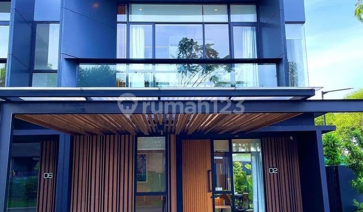 DIJUAL RUMAH READY PREMIUM SUPER MEWAH 2 LANTAI TERLETAK DI JANTUNG CBD LIPPO KARAWACI