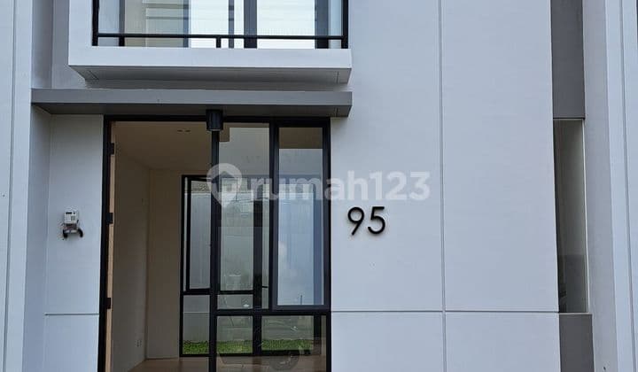 DISEWAKAN RUMAH 2 LANTAI SANGAT NYAMAN STRATEGIS HANYA 1 MENIT TOL KARAWACI