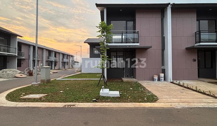 Dijual Rumah Siap Huni Hook 2 Lantai 3 Kamar Tidur Berkonsep Industrial Lokasi Strategis Hanya 1 Menit ke Exit Tol Lippo Karawaci dan 7 Menit ke Kampus Uph Mall Supermall Karawaci Karawaci Tangerang