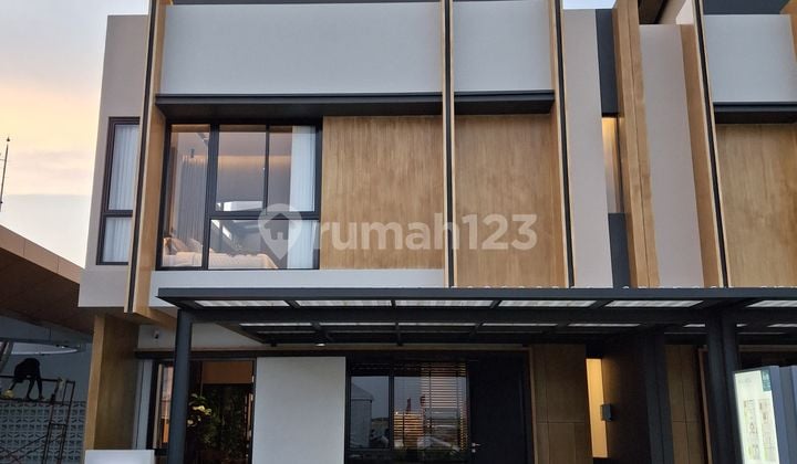 Dijual Rumah 2 Lantai Sangat Mewah Di Area Sangat Strategis Hanya 8 Menit Menuju Bandara Soekarno Hatta Tangerang Jakarta