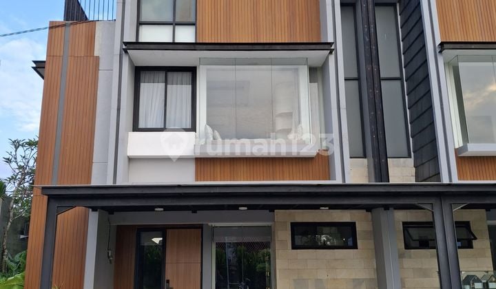Dijual Rumah 3 Lantai Free Ppn 50% Siap Huni Sangat Mewah Area Strategis Hanya 15 Menit Ke Bandara Soekarno Hatta Tangerang