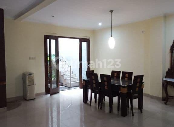 Rumah baru 2 lantai komplek lebak bulus