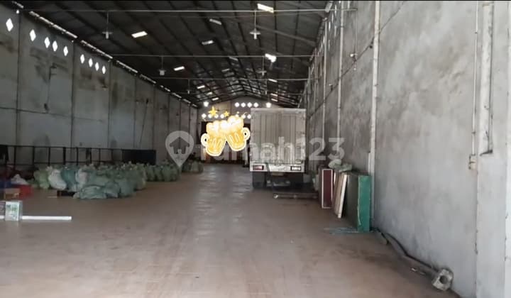 Gudang Luas Siap Huni Satu Lantai Pinggir Jalan Raya Dekat Pasar Kebun Lada Binjai