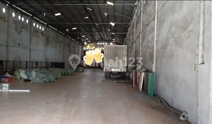 Gudang Luas Siap Huni Satu Lantai Pinggir Jalan Raya Dekat Pasar Kebun Lada Binjai