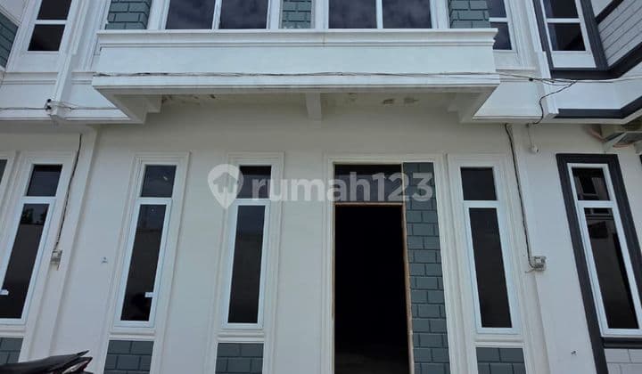 Jual Rumah 2.5 Lantai Komplek Icon Estate Daerah Perjuangan