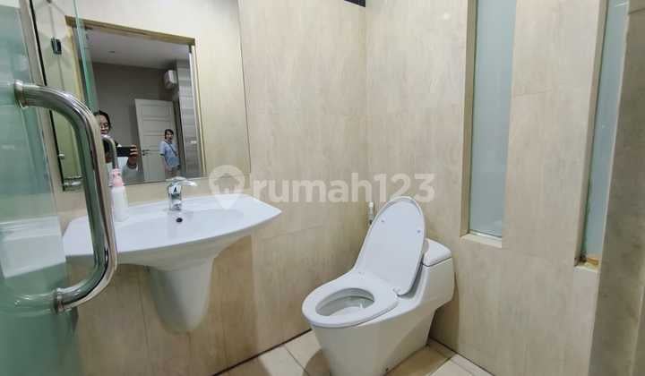 Jual Rumah Terawat Siap Huni Komplek Mewah Daerah Polonia