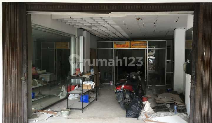 Ruko Gandeng 3.5 Lantai, Ruko di Gajah Mada - Harga Nego!