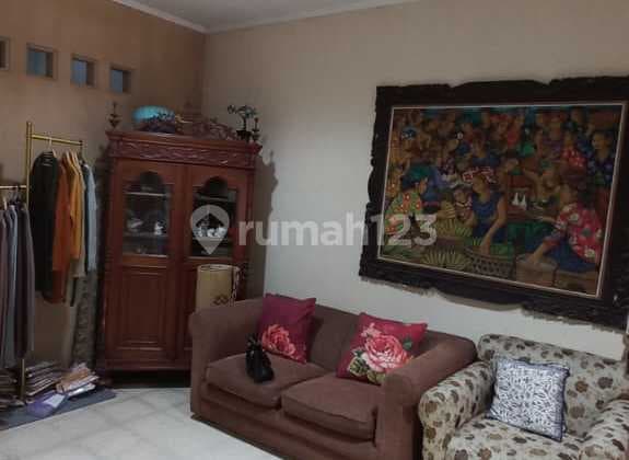 2 Lantai, Luas Tanah 462 m2, Hadap Utara, Rumah di Solo