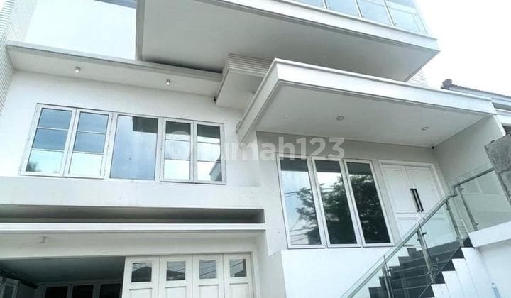 Rumah Modern Minimalist di Danau Agung Sunter, Jakarta Utara