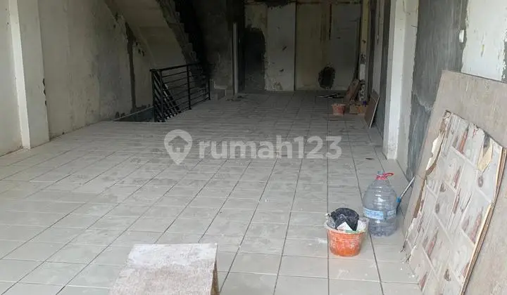 Ruko Gandeng di Cempaka Putih - Baru Renovasi