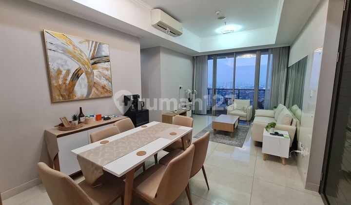 Disewakan Unit Taman Anggrek Residence 3 BR, Furnished. Type condo + private lift
