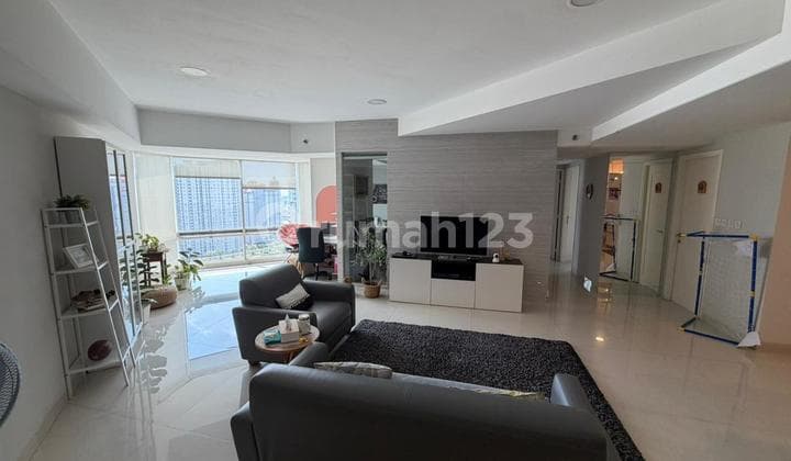 Dijual Condominium Taman Anggrek, Renovasi Baru Sangat Bagus