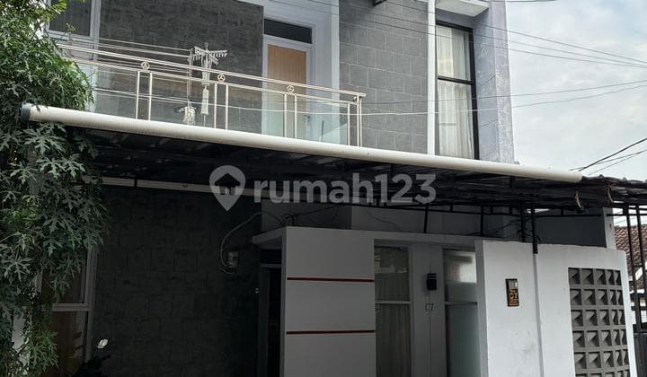 Dijual Rumah Hook 2 Tingkat di Perumahan